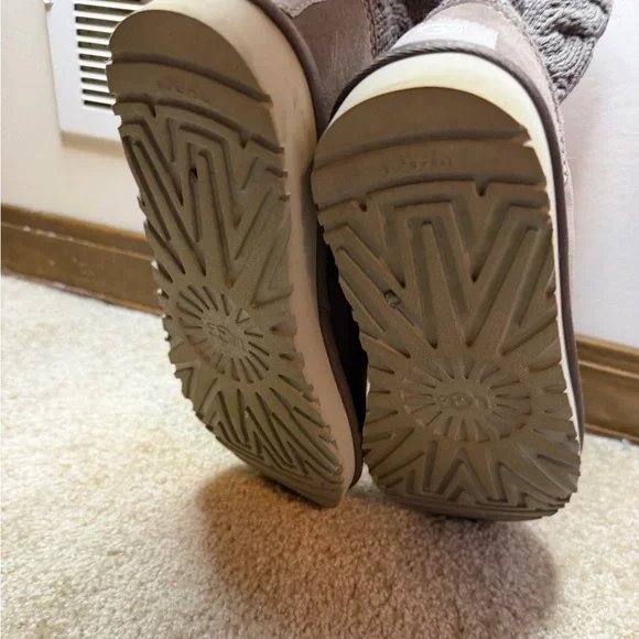 UGG Kiandra Boots Brown - Picture 7 of 9